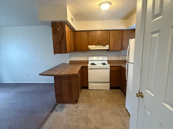 524 Calhoun St APT 15, Radford, VA 24141