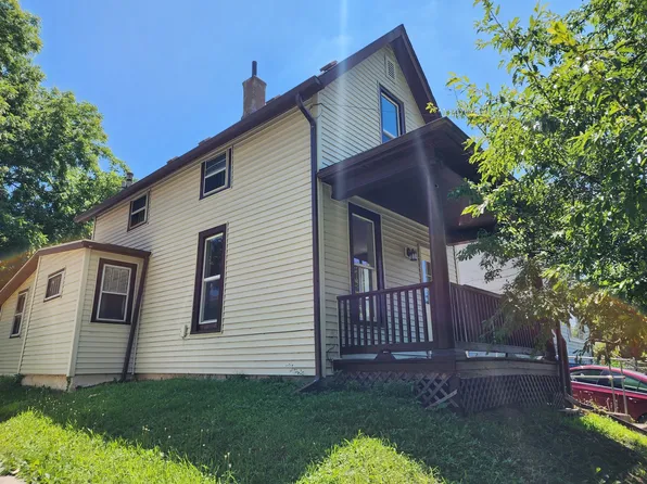 1209 N Gaines St, Davenport, IA 52804