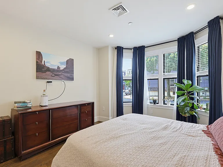 498 Sumner St #1 — Photo 9