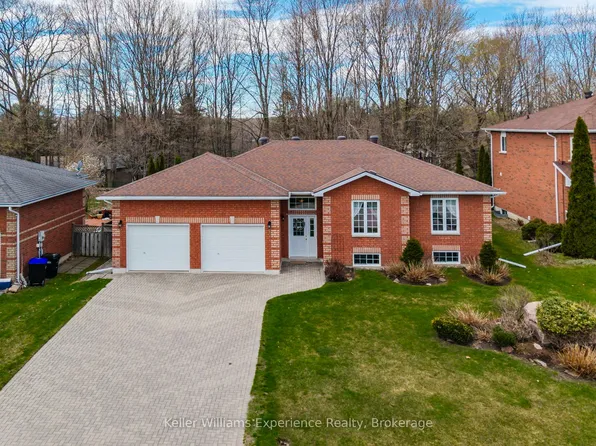 4 Byrnes Cres, Penetanguishene, ON L9M 1W4