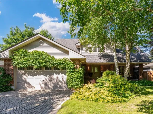 253 McCraney St W, Oakville, ON L6H 3A9