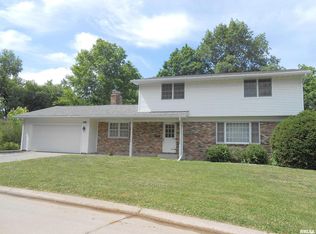 1548 Forest Hills Rd, Bettendorf, IA 52722