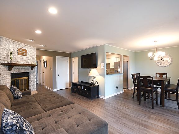 3rd image of 15128 Evergreen Dr APT 3B