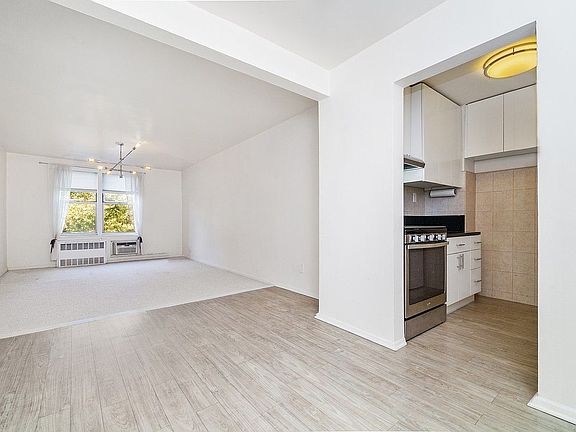 2nd image of 67-50 Thornton Pl #5K