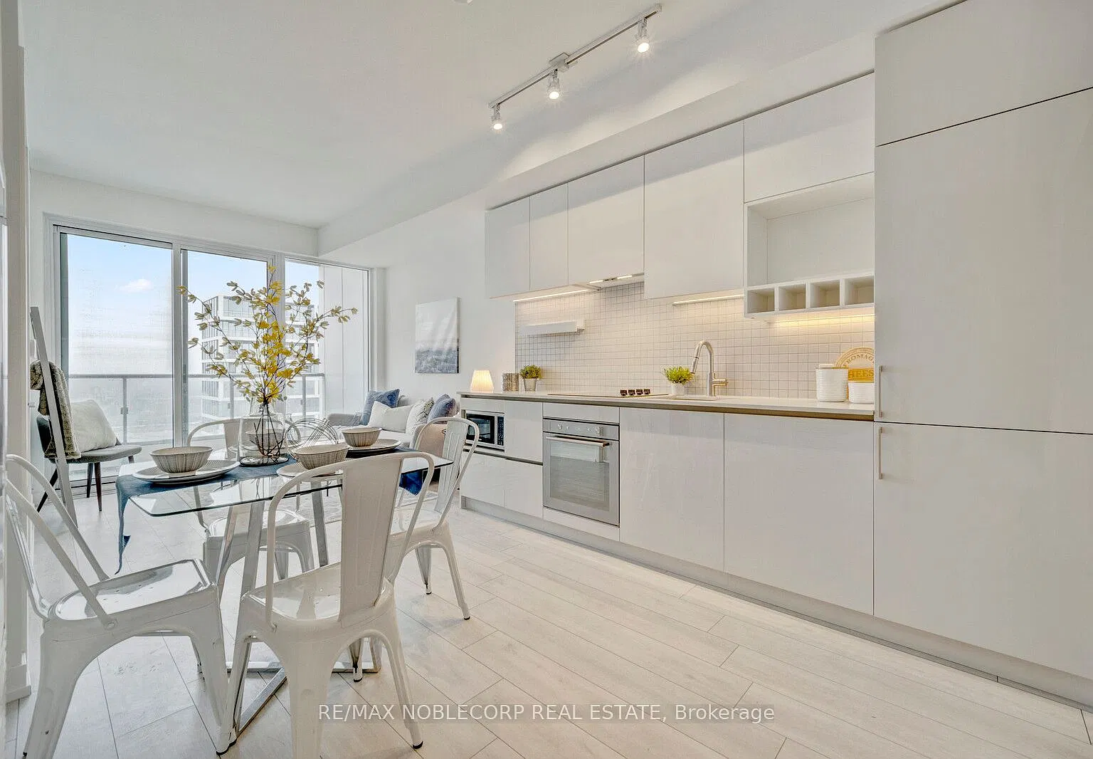 3 bed, $2,300 — Photo 4