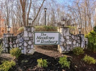 118 Woods Edge Dr, Succasunna, NJ 07876