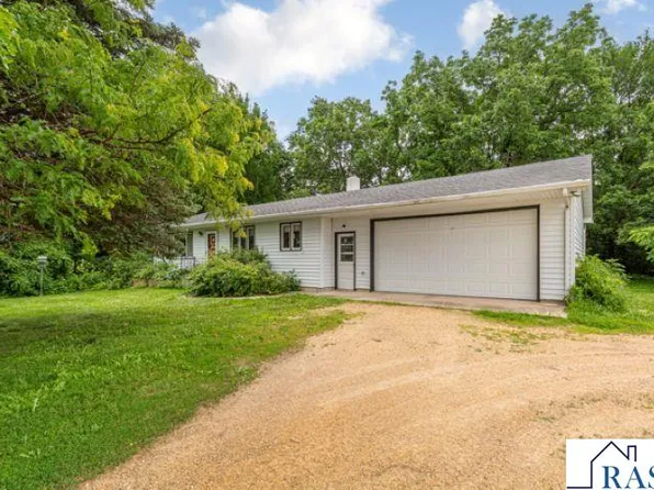 52621 Valley View Cir, North Mankato, MN 56003