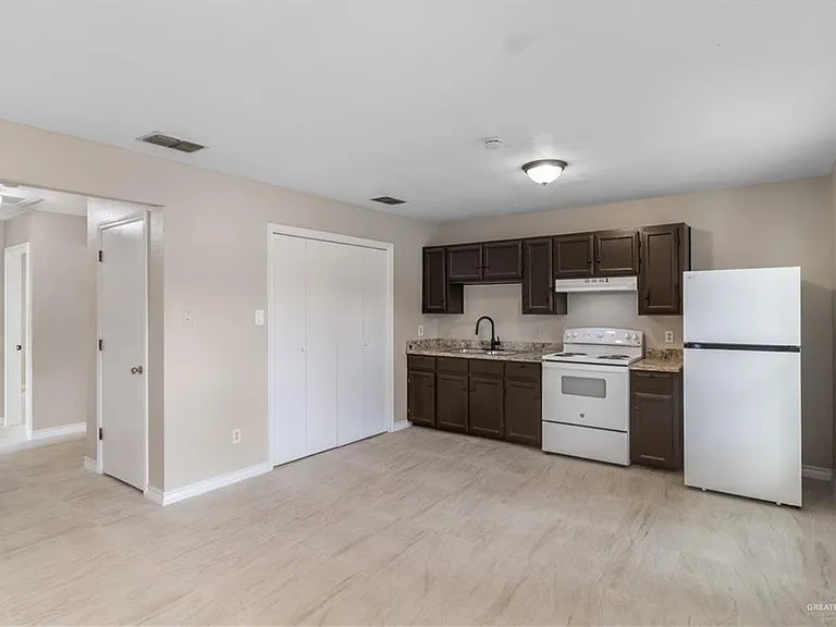 3812 Camellia Ave — Photo 3