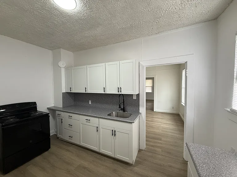 125 Clyde St — Photo 5
