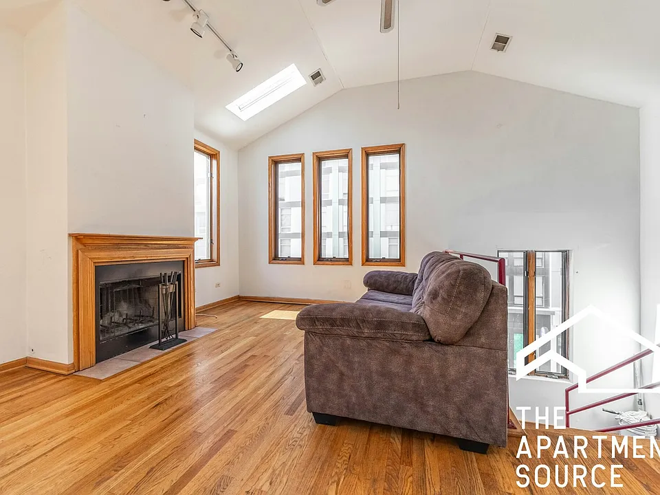817 N Milwaukee Ave #3F