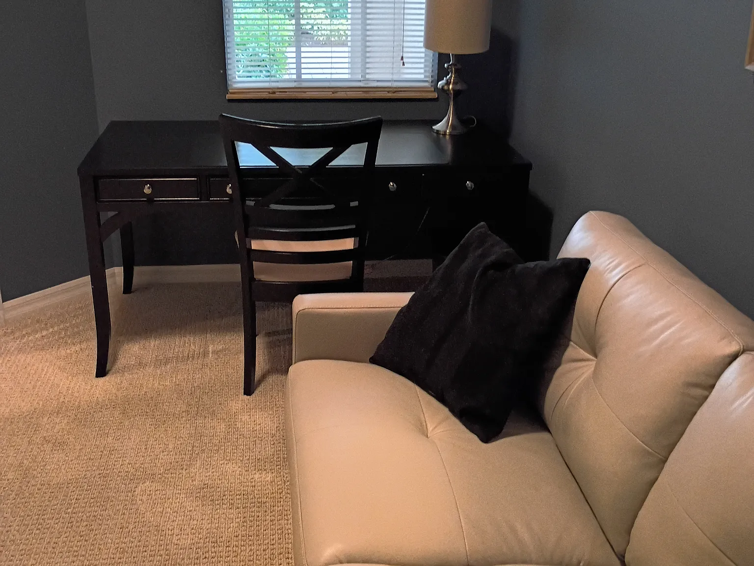 3 bed, 2.5 bath, 1950 sqft, $3,900 — Photo 2
