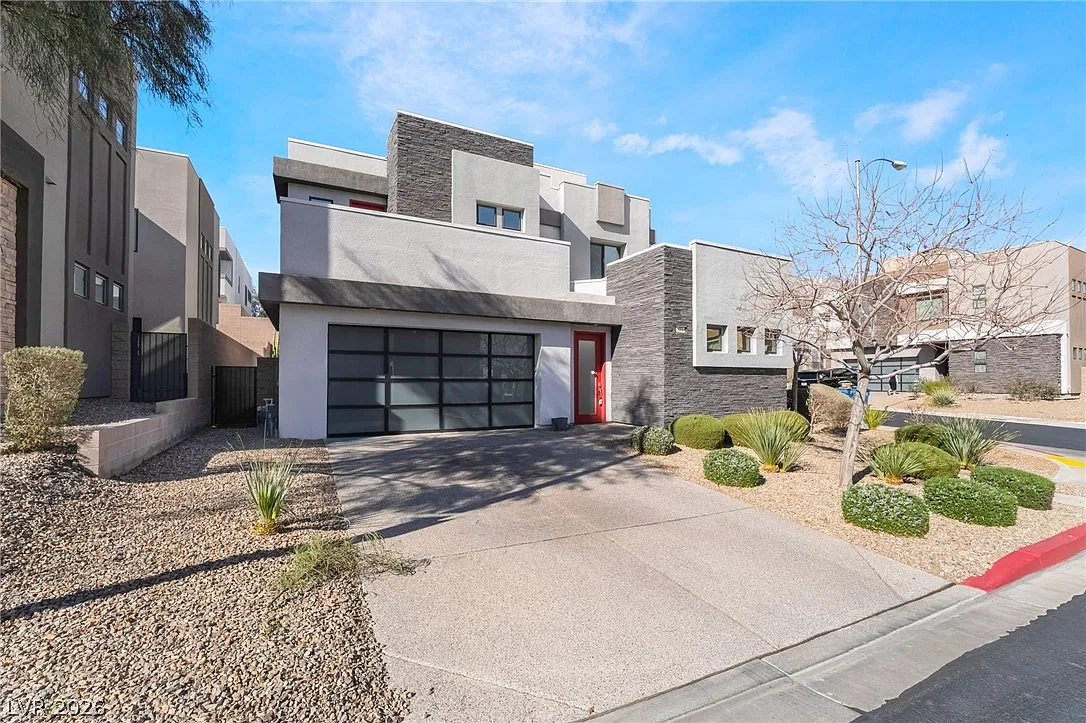 3 bed, 4.5 bath, 2618 sqft, $4,620 — Photo 1