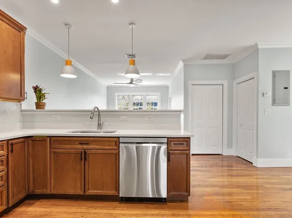604 E 6th St Unit 3, South Boston, MA 02127