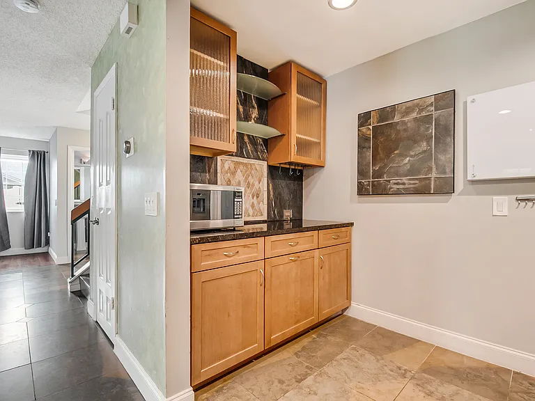 1025 Wentworth Ct — Photo 14