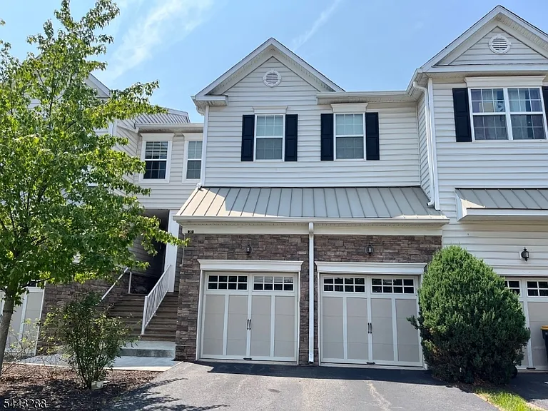20 Autumn Ln — Photo 1