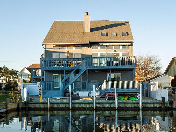 2nd image of 934 Pelican Dr