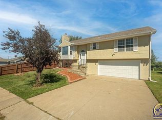 7018 SW Greenview Dr, Topeka, KS 66619