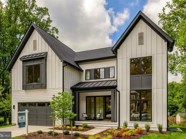 904 Shady Dr SE, Vienna, VA 22180