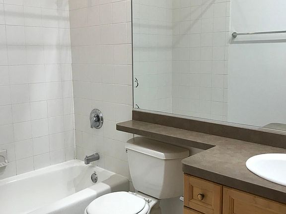 4th image of 2653 N Wayne Ave #2W