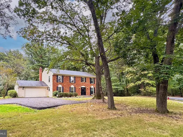 2015 Soapstone Dr, Reston, VA 20191