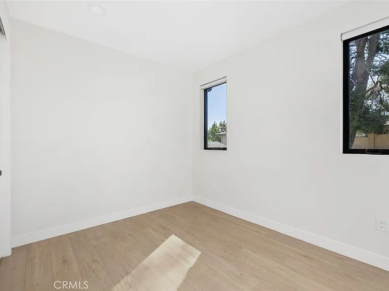 5061 1/2 Cartwright — Photo 9