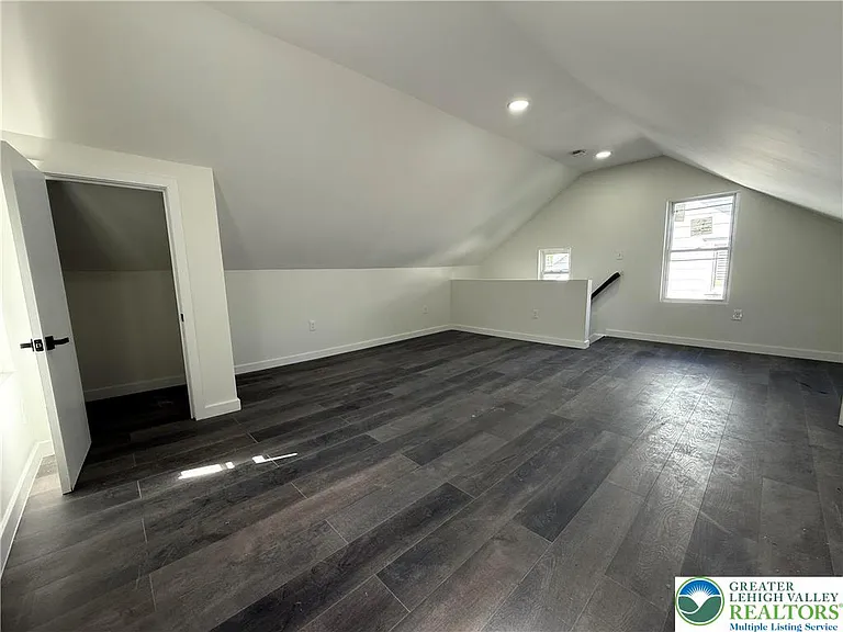 729 3rd St — Photo 20