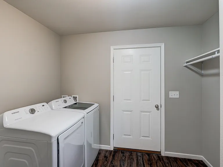 836 Thompson Dr — Photo 10