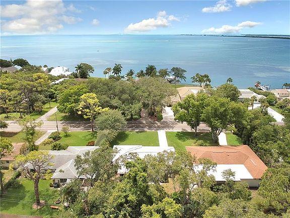 4th image of 2463 Pinellas Point Dr S