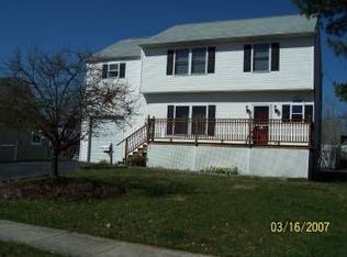 37 Islet Rd, Levittown, PA 19057