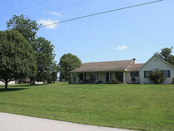 3rd image of 1011 Caroline Dr