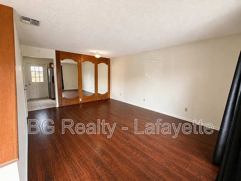 2 bed, 1.5 bath, 1050 sqft, $1,195 — Photo 2