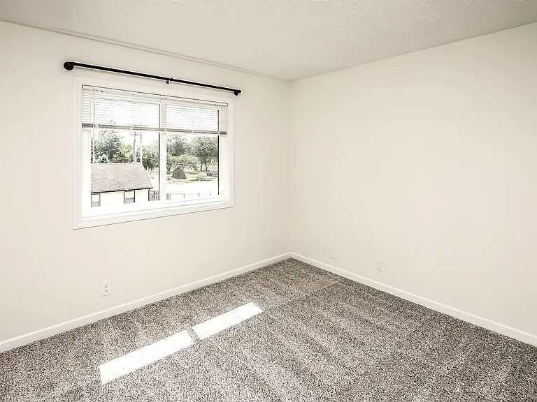 CB 12 — Photo 14