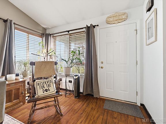 4th image of 2468 Roxbury Ln