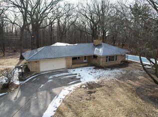 W221S6102 Seftar Rd, Waukesha, WI 53189