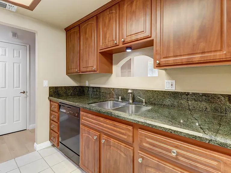 2262 Autumnleaf Ln — Photo 9