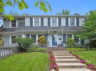 221 W 67th St, Kansas City, MO 64113