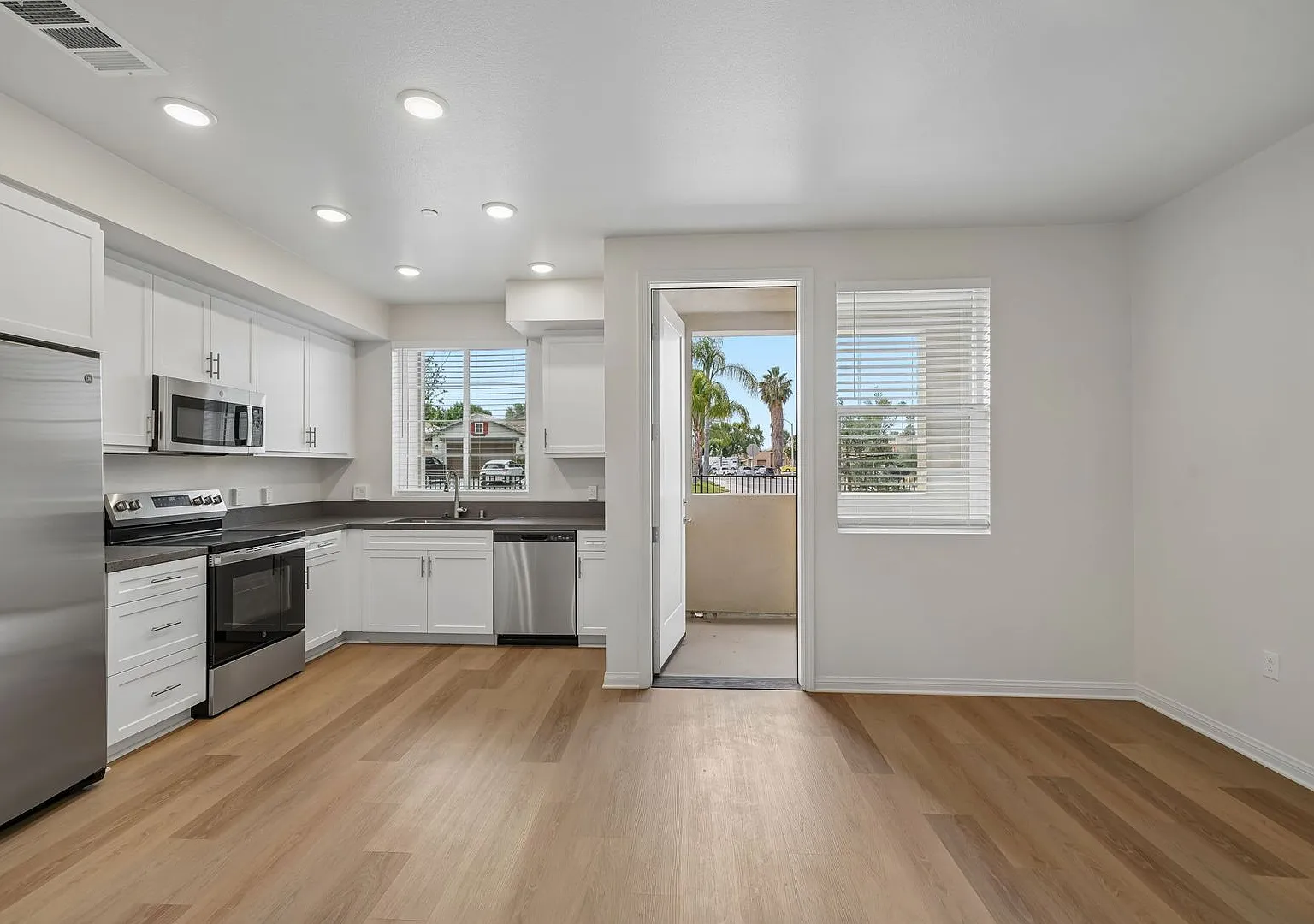 Gallery Park - Modern apartment living in the heart of Riverside, CA — Photo 3