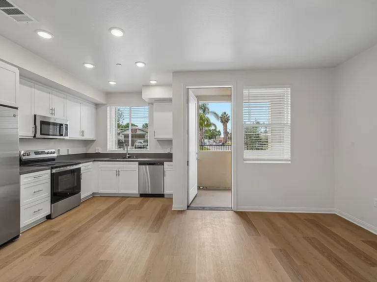 Gallery Park - Modern apartment living in the heart of Riverside, CA — Photo 3
