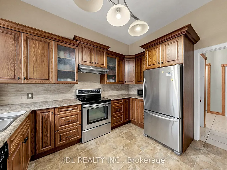 100 Roxborough Rd — Photo 10