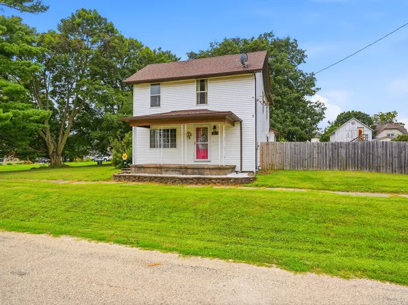 215 S Market St, Grandview, IA 52752