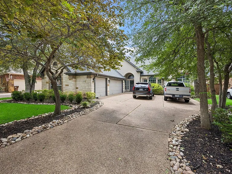 1129 Castle Path — Photo 1