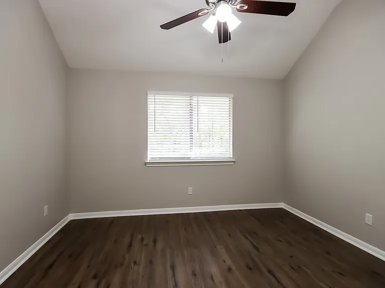 4010 Hunnington Dr — Photo 14