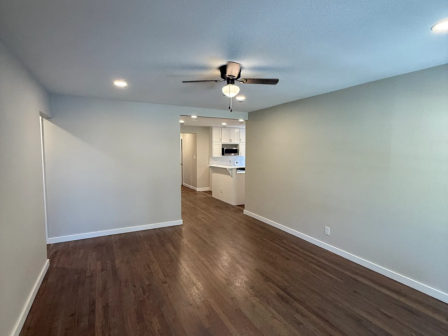 318 E 5th St — Photo 3