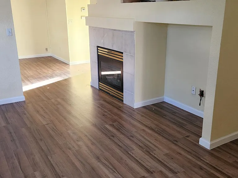 Living area with TV niche and gas FP