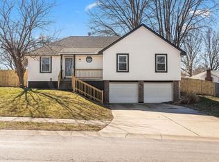 19115 E Roxsbury Ln, Independence, MO 64058