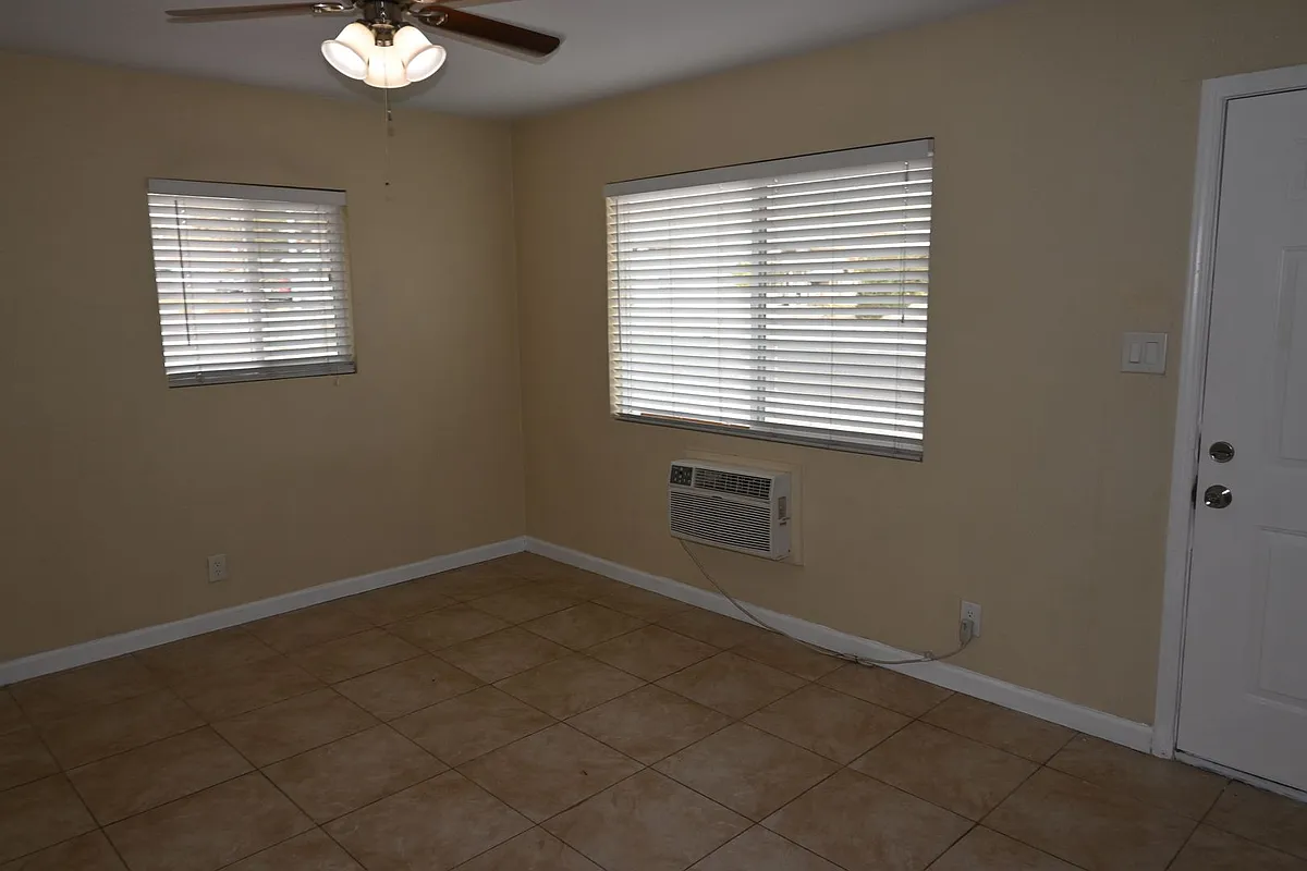 Building Photo - 320 N 16th St #1