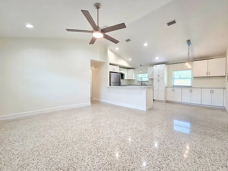 7316 NE Waldo Rd — Photo 4