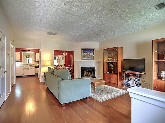 2nd image of 3622 Monticello Cmns