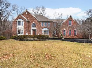 18 Oakridge Rd, Annandale, NJ 08801