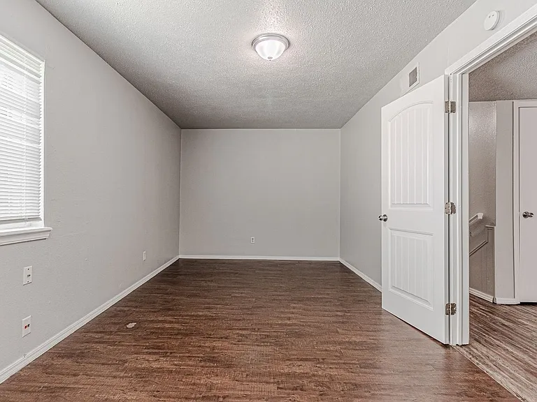 1402 Bill Carrol Dr — Photo 17